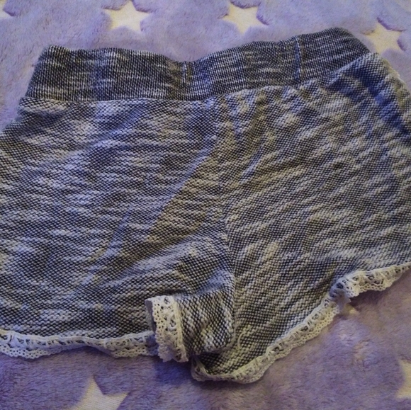 Stretch shorts - Picture 2 of 3